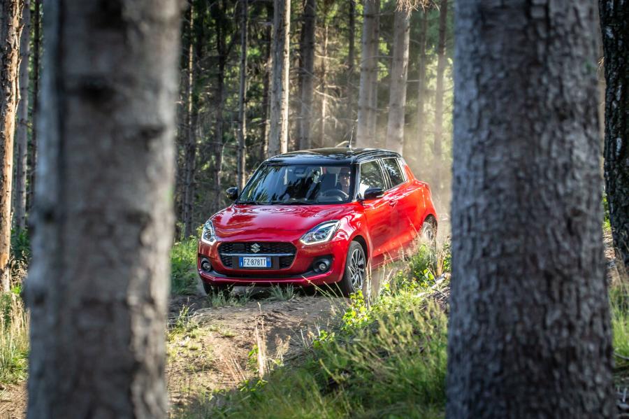  Suzuki Swift Hybrid AllGrip 2020 года  (фото 18 из 27)